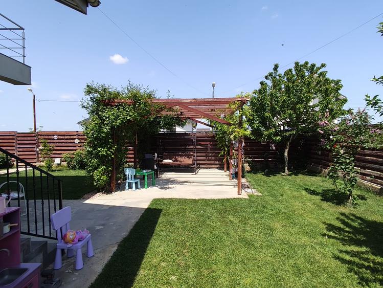 Casă individuală cu 4 camere cu Teren 380 Mp în Joița