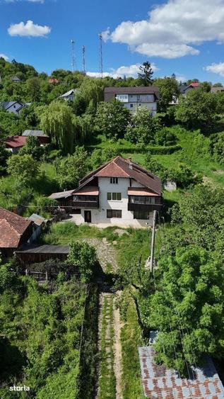 Casă cu 4 camere cu Teren 1584 Mp în Central