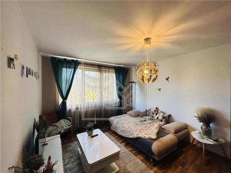 Apartament cu 2 camere semidecomandat în Cedonia
