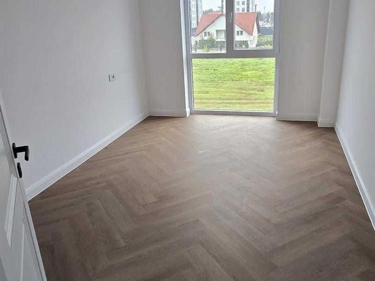 Apartament cu 3 camere semidecomandat în Exterior Est