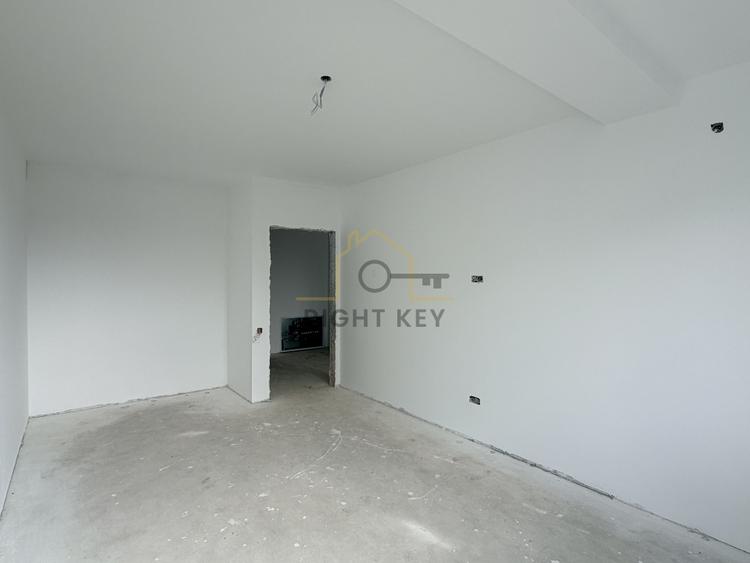 Duplex cu 4 camere cu Canalizare în Domnești