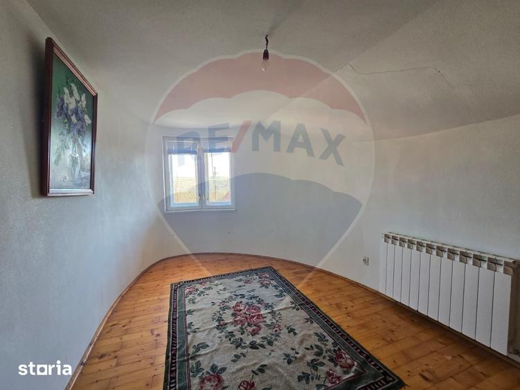 Casă cu 7 camere cu Teren 5175 Mp în Vințu de Jos