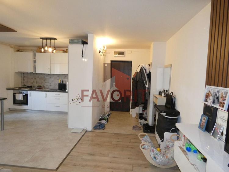 Apartament cu 2 camere semidecomandat, mobilat în Aradului