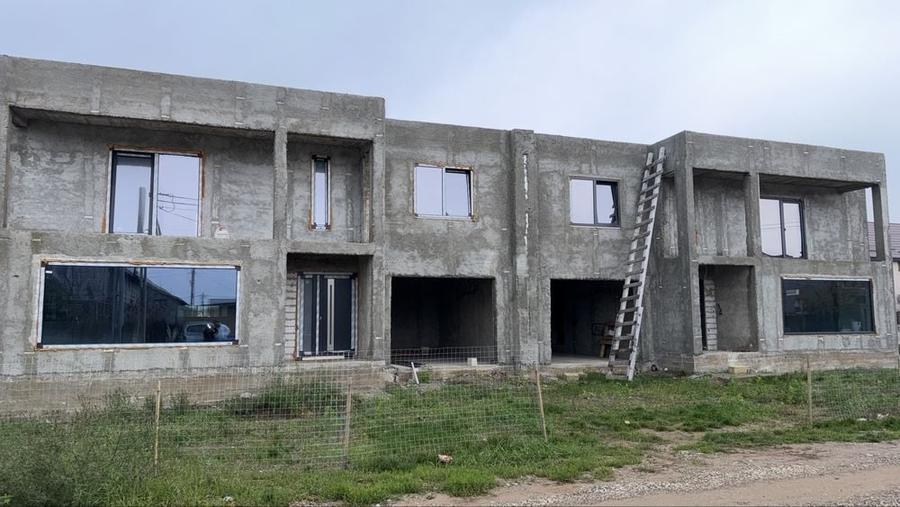 Casă cu 4 camere în Păulești