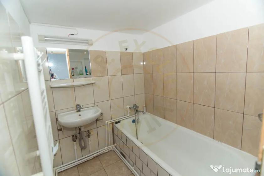 Casă cu 3 camere cu Teren 1000 Mp în Văcarea