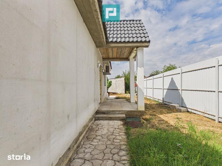 Casă cu 3 camere cu Canalizare în Central