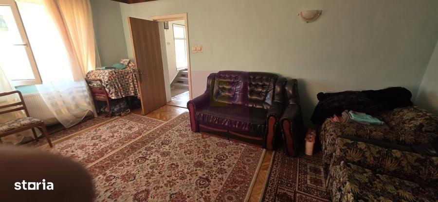 Casă cu 4 camere în Central