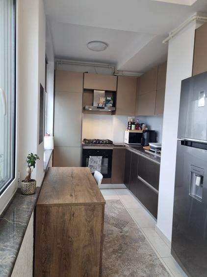 Apartament cu 3 camere decomandat, mobilat în Faleza Nord