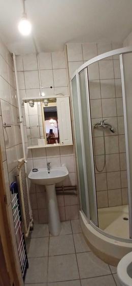 Apartament cu 3 camere decomandat în Șerban Vodă
