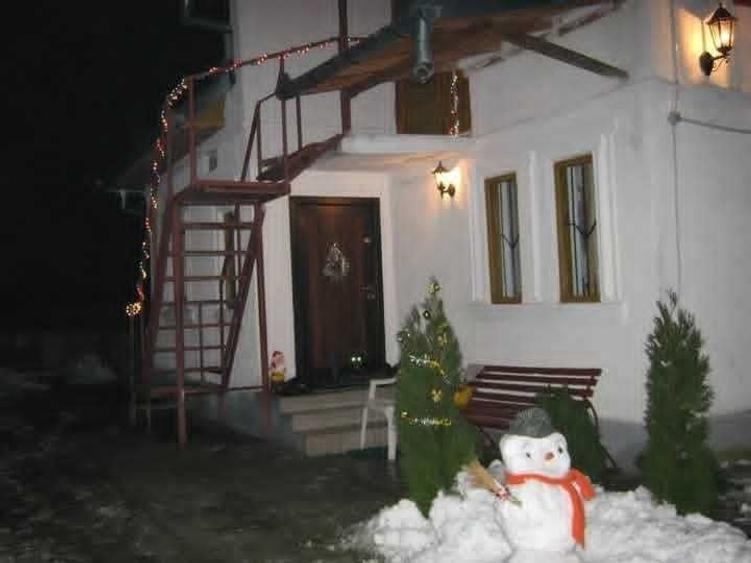 Casă cu 4 camere în Corbu