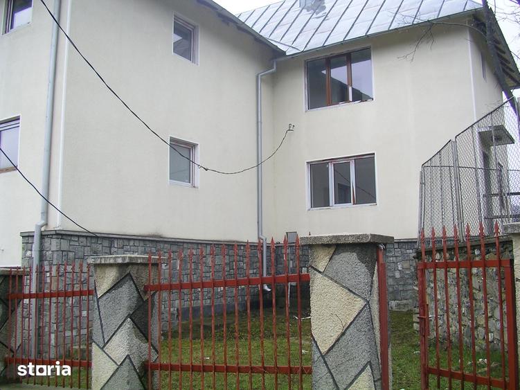 Casă cu 6 camere cu Teren 522 Mp în Central