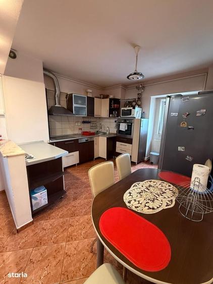 Apartament cu 4 camere decomandat în Traian