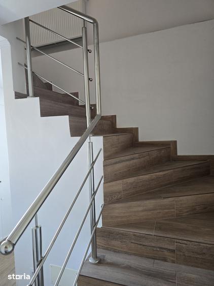 Apartament cu 4 camere în Craiovița Nouă