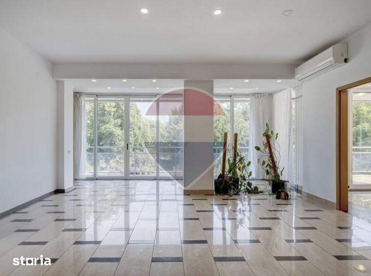 Apartament cu 4 camere decomandat în Primăverii