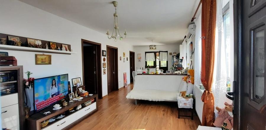 Casă cu 2 camere cu Teren 795 Mp în Regie
