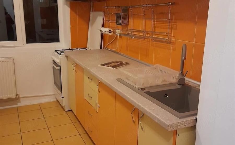 Apartament cu 3 camere decomandat în Dristor