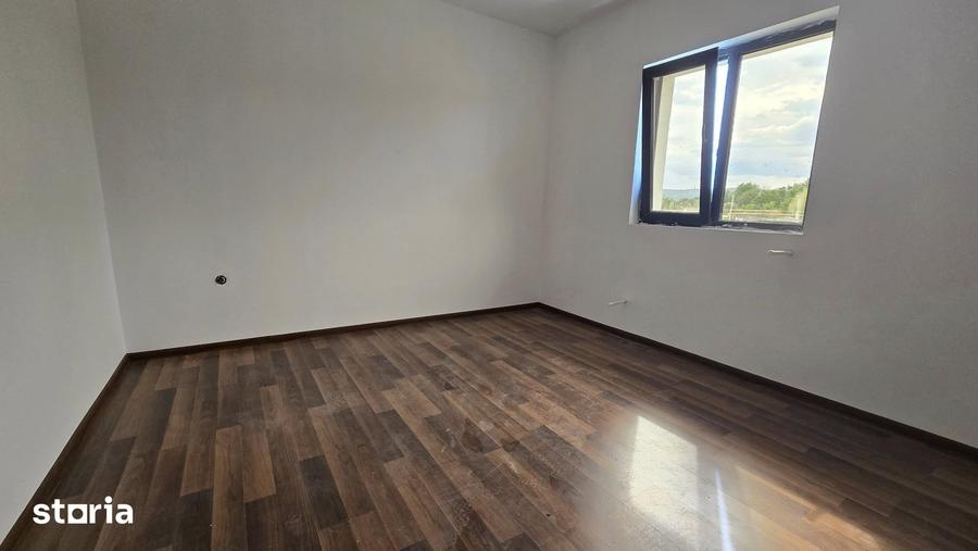Casă cu 3 camere cu Teren 420 Mp în Holboca