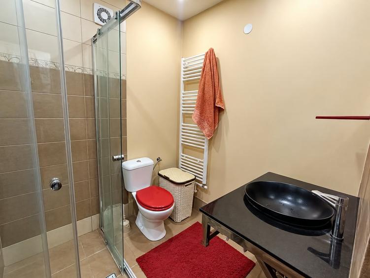 Casă individuală cu 4 camere cu Canalizare în Vulcan