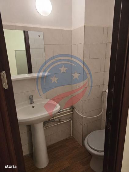 Apartament cu 3 camere decomandat în Rovine