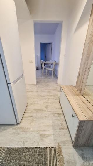 Apartament cu 2 camere semidecomandat în Girocului
