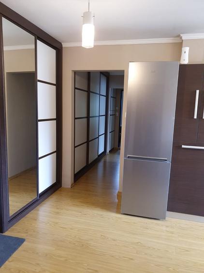 Apartament cu 3 camere decomandat în Decebal