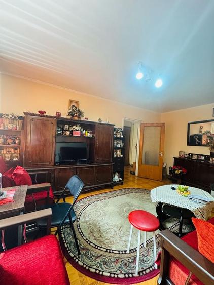 Apartament cu 2 camere semidecomandat, mobilat în Alexandru Obregia