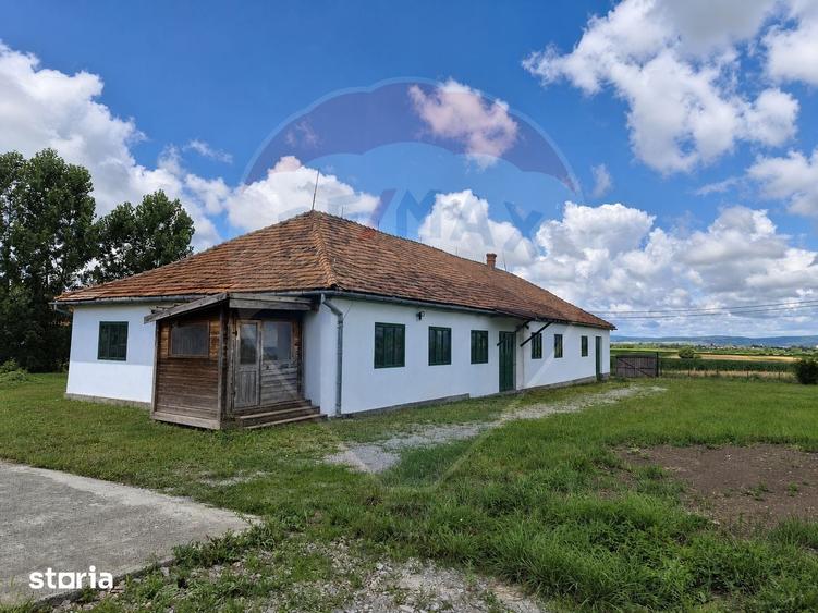 Casă cu 7 camere cu Teren 14574 Mp în Lisnău