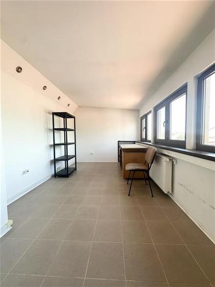 Casă individuală cu 8 camere cu Canalizare în Casa de Cultură