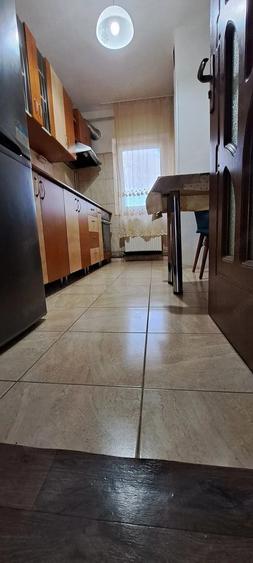 Apartament cu 3 camere decomandat în Girocului