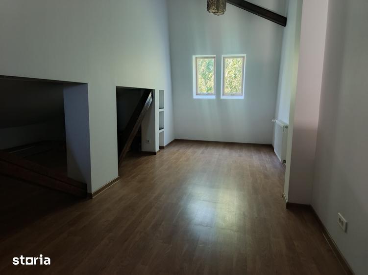 Casă cu 4 camere cu Teren 400 Mp în Central