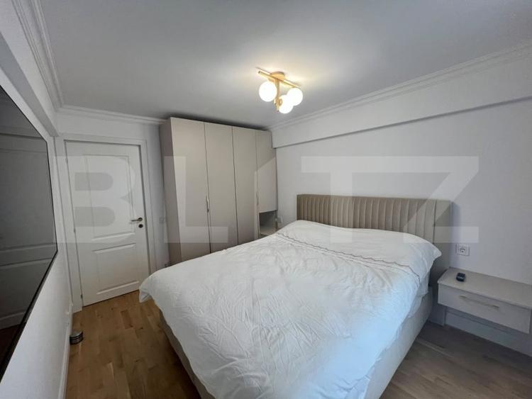 Apartament cu 3 camere semidecomandat, mobilat în Ultracentral