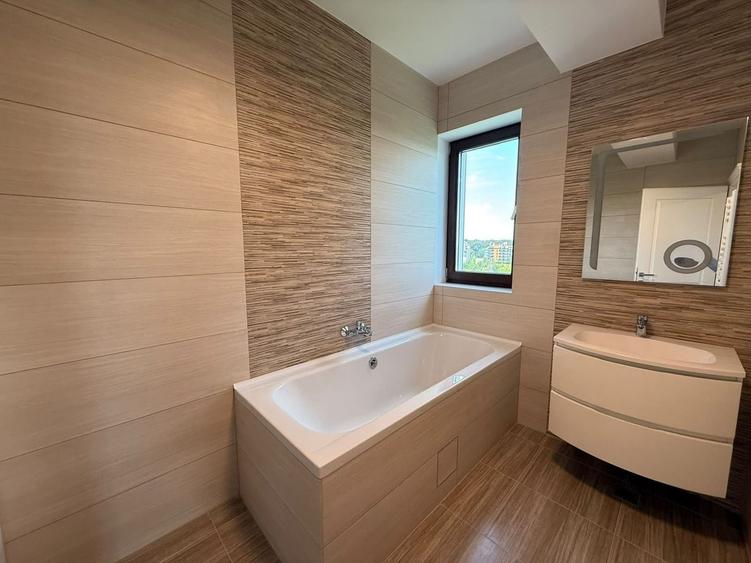 Apartament cu 3 camere, mobilat în Băneasa
