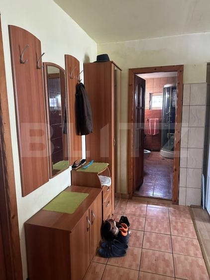 Apartament cu 3 camere decomandat, mobilat în Câmpeni