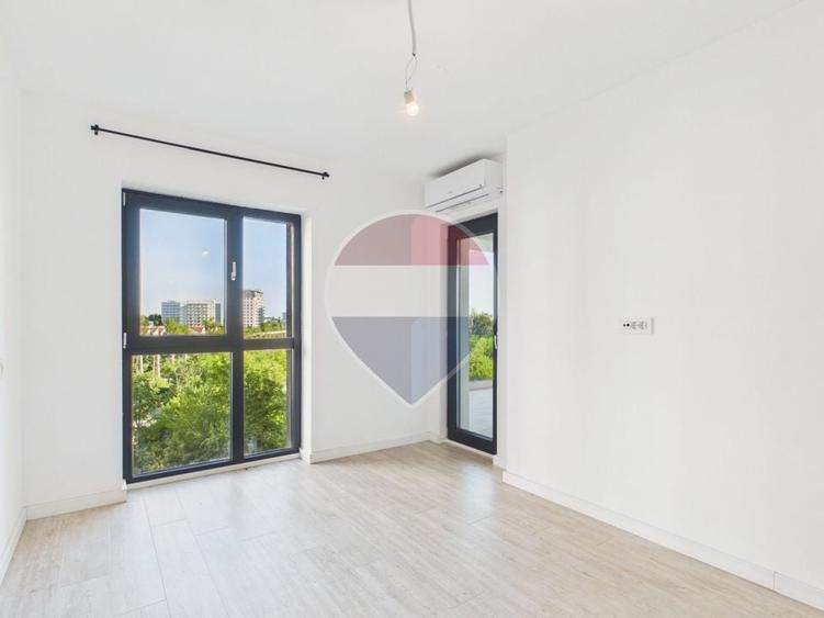 Apartament cu 3 camere decomandat în Pajura