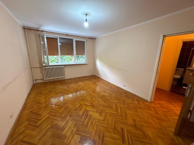 Apartament cu 3 camere semidecomandat în Drumul Taberei