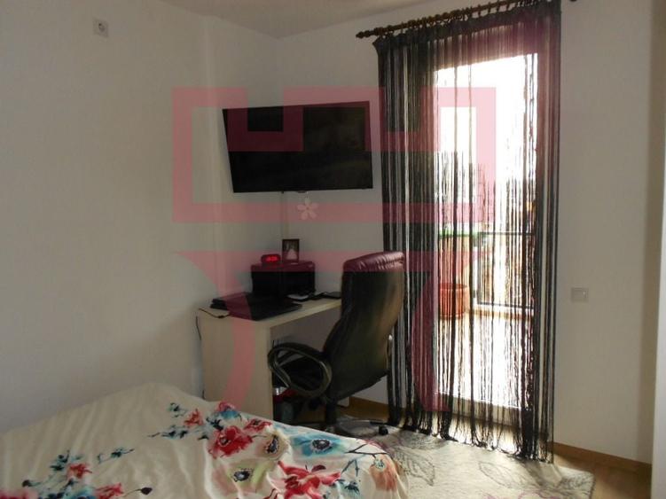 Apartament cu 2 camere semidecomandat, mobilat în Central