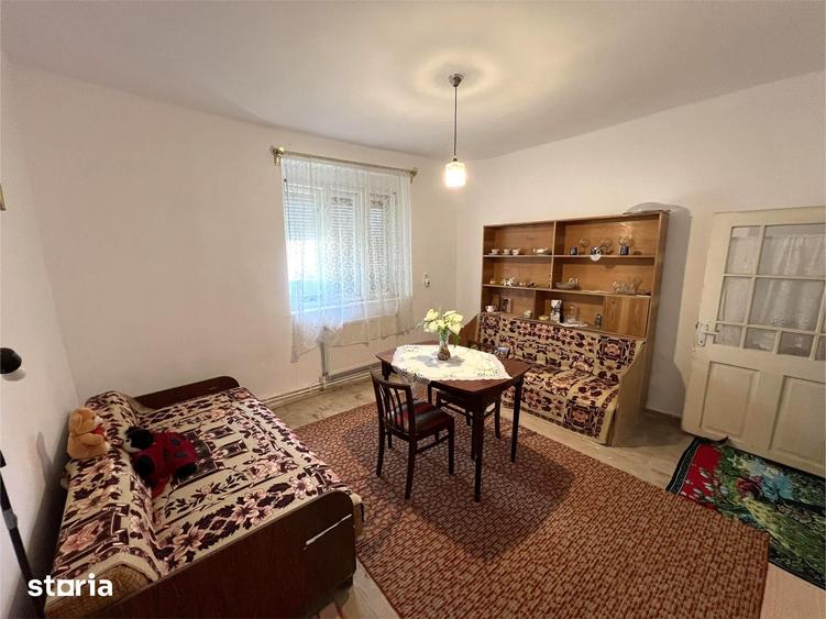 Casă cu 4 camere cu Teren 3122 Mp în Petrești