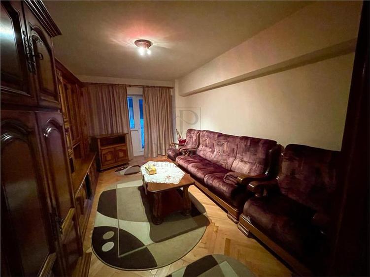 Apartament cu 3 camere decomandat, mobilat în Aradului