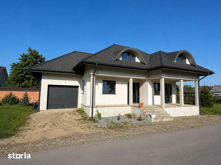 Casă cu 5 camere cu Teren 664 Mp în Central