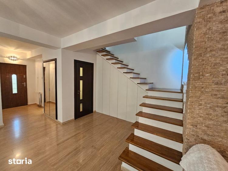 Casă cu 4 camere cu Teren 100 Mp în 1 Decembrie