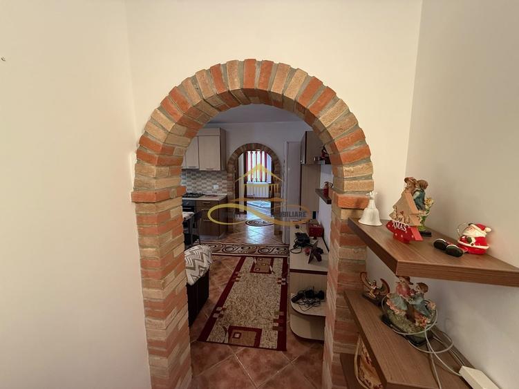 Apartament cu 3 camere decomandat, mobilat în Narcisa