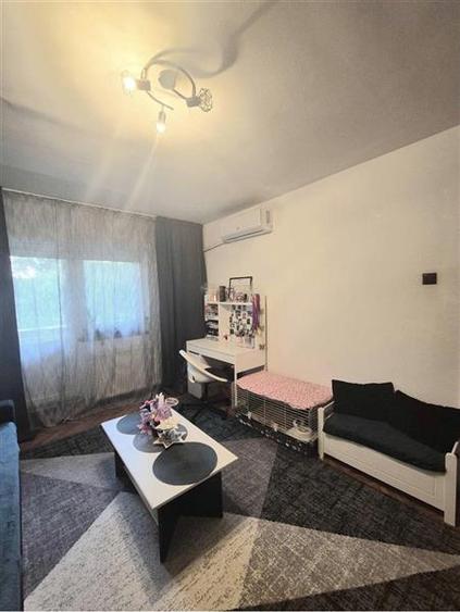 Apartament cu 2 camere semidecomandat, mobilat în Dâmbovița
