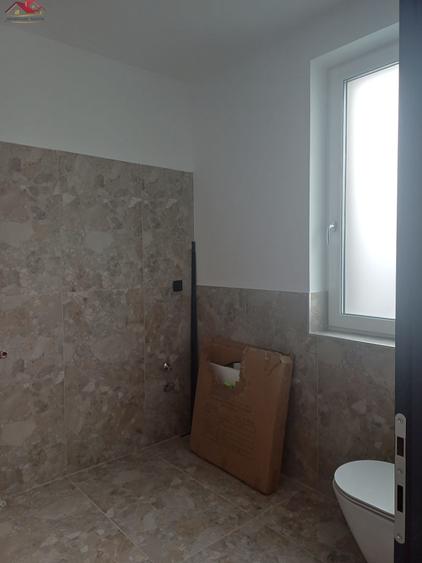 Apartament cu 3 camere decomandat în Turnișor