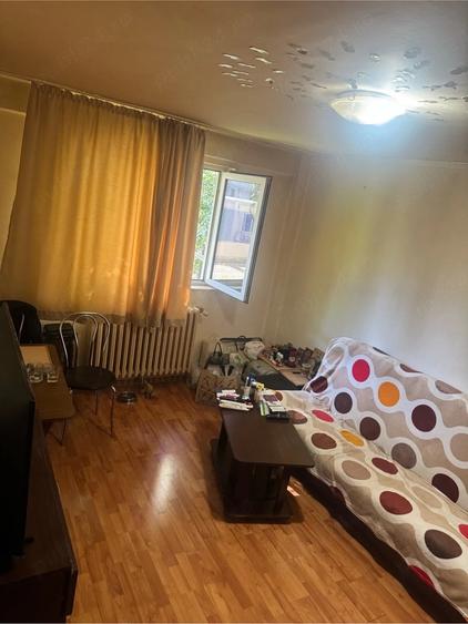 Apartament cu 2 camere semidecomandat în Berceni