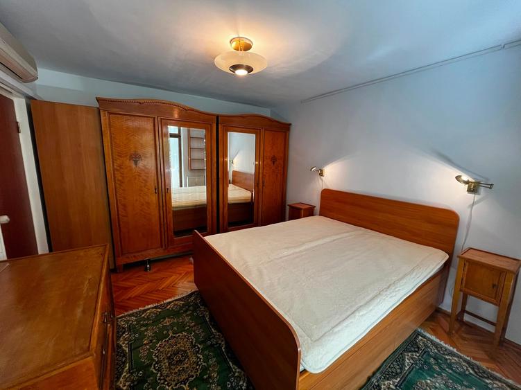 Apartament cu 3 camere decomandat în Drumul Taberei