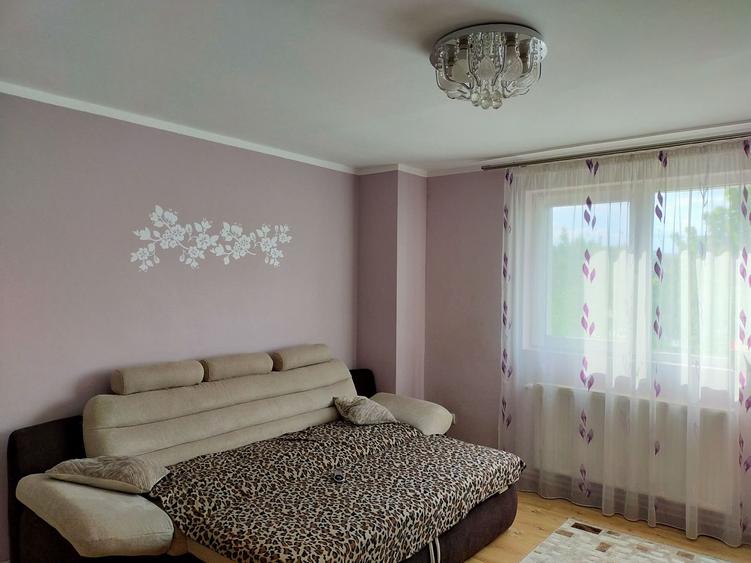 Casă individuală cu 9 camere cu Canalizare în Dumbrăvița