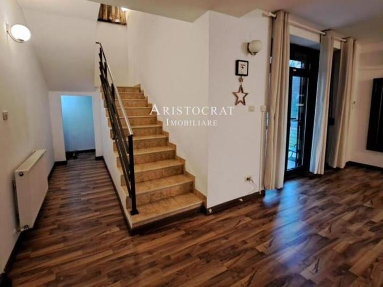 Casă cu 7 camere cu Teren 500 Mp în Corbeanca