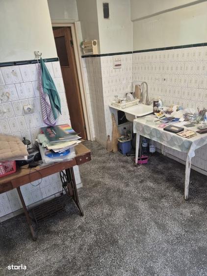Apartament cu 4 camere decomandat în Drumul Taberei