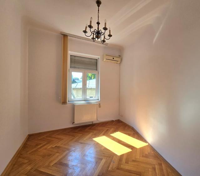 Casă cu 5 camere cu Teren 250 Mp în Dorobanți
