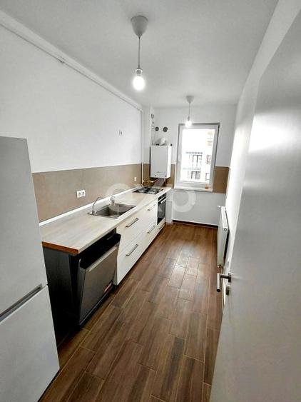 Garsoniera spatioasa de inchiriat, Tractorul - loc parcare - 400 Euro - 40mp - 4